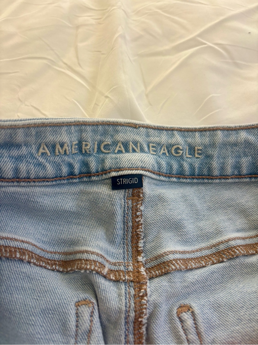 American Eagle Outfitters Light Blue High-Rise Jeans - Picture 4 of 5